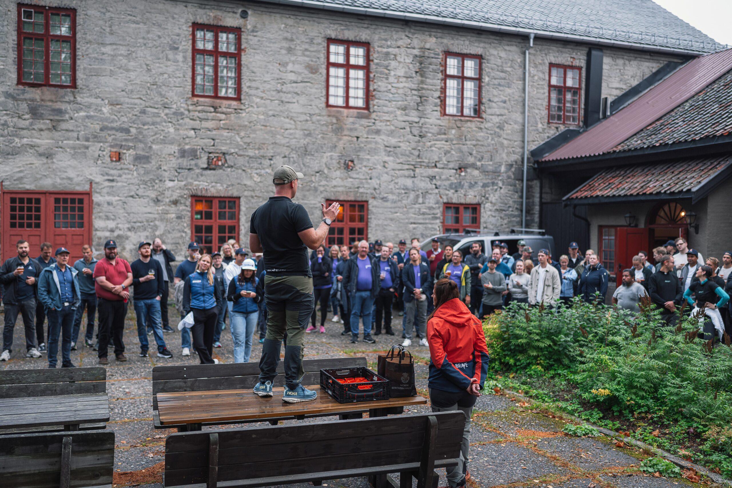 Premieutdeling utenfor Smeltehytta
